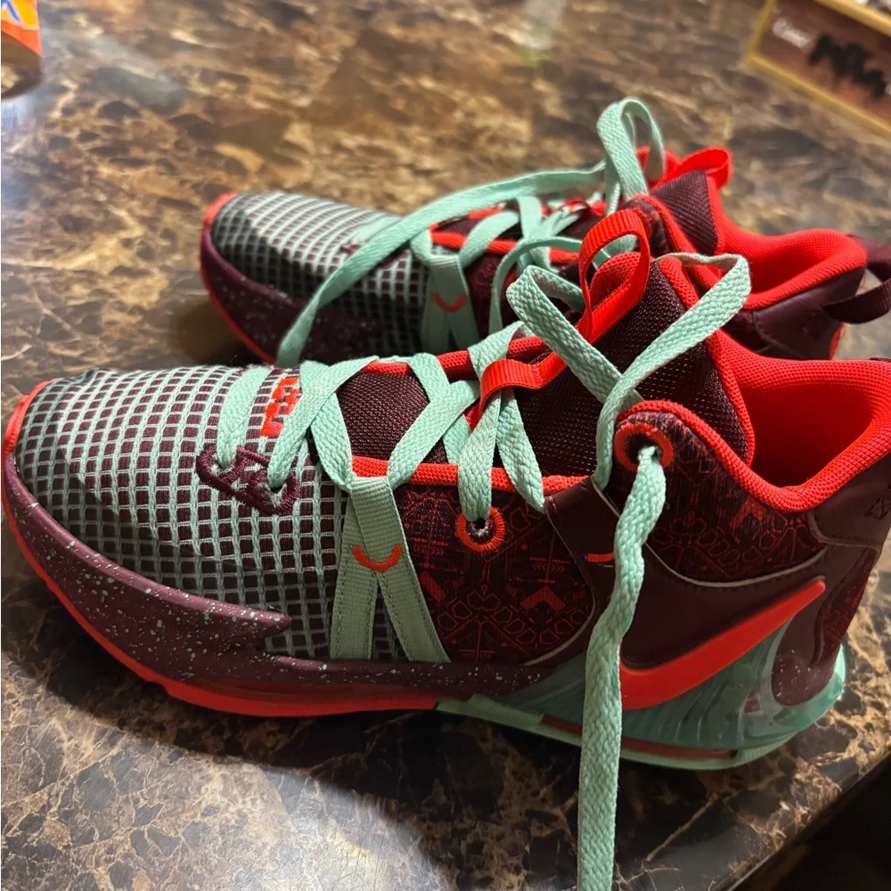 Boys Nike Basketball Sneakers - Picture 1 of 7